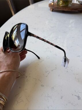 NWT - Chanel Womens Black Sunglasses with Twisted Temple Accent